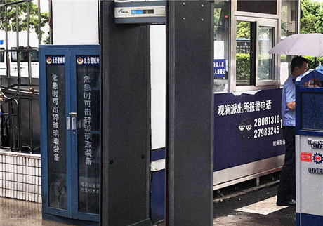 無懼風雨，天鷹防雨金屬安檢門